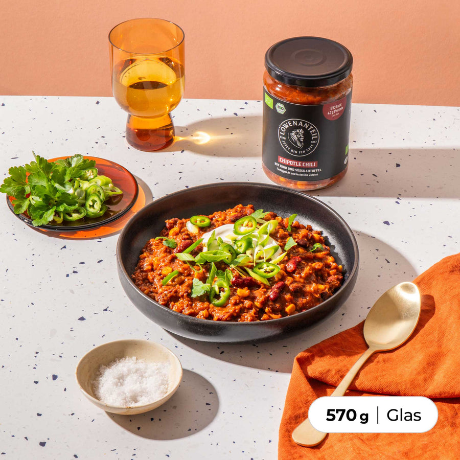 Chipotle Chili von Löwenanteil – Authentischer Mexiko-Flavor, in nur 3 Minuten ready. Unser Bestseller kommt mit überarbeiteter Rezeptur, 80 % mehr Bio-Rindfleisch und 42 g Protein.